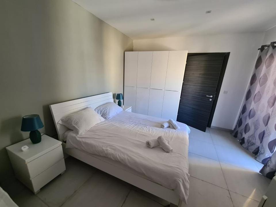 St Julians Central 2 Bedroom Apartment San Ġiljan Buitenkant foto