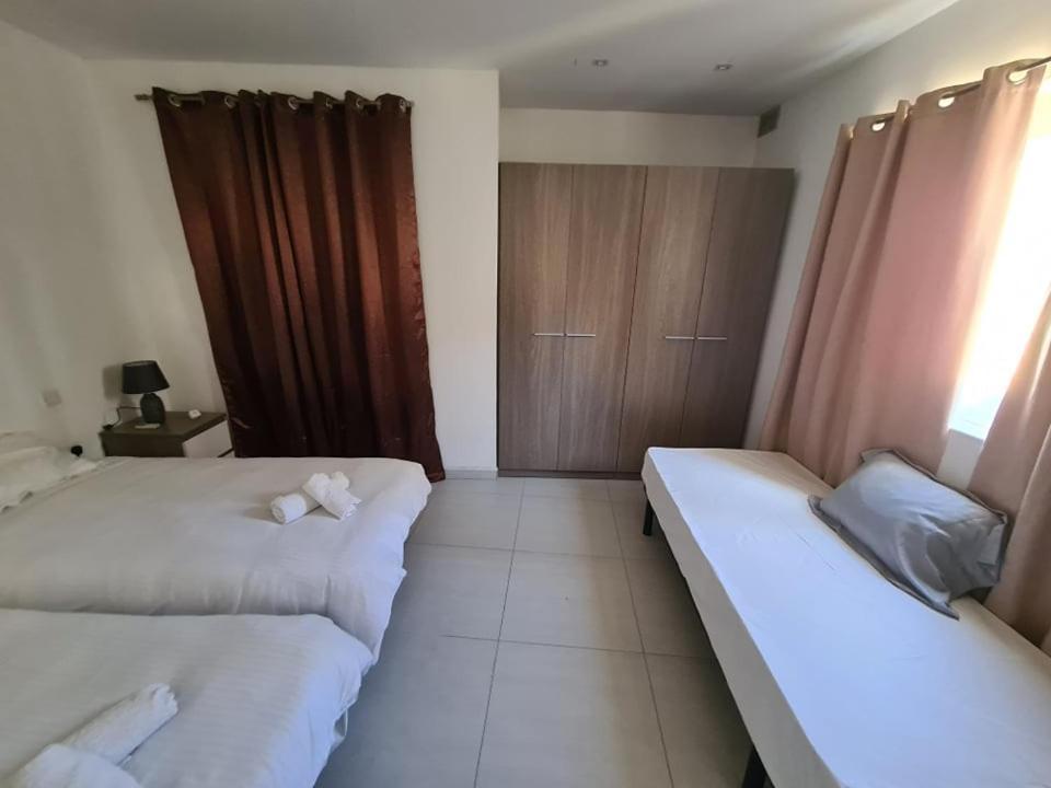 St Julians Central 2 Bedroom Apartment San Ġiljan Buitenkant foto