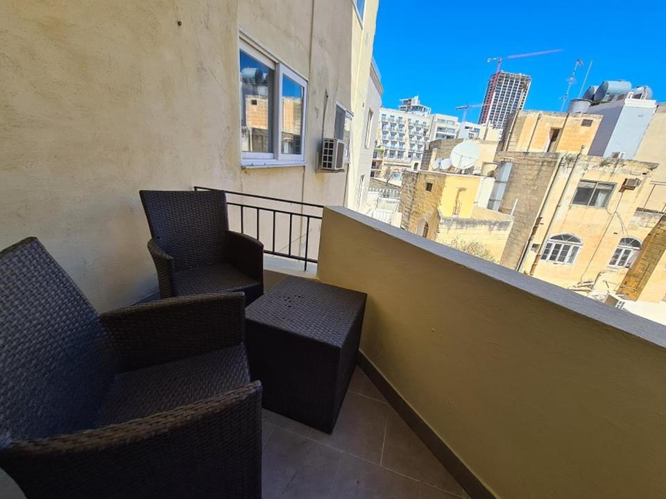St Julians Central 2 Bedroom Apartment San Ġiljan Buitenkant foto