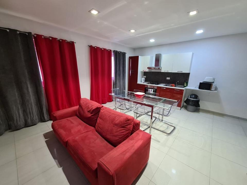 St Julians Central 2 Bedroom Apartment San Ġiljan Buitenkant foto