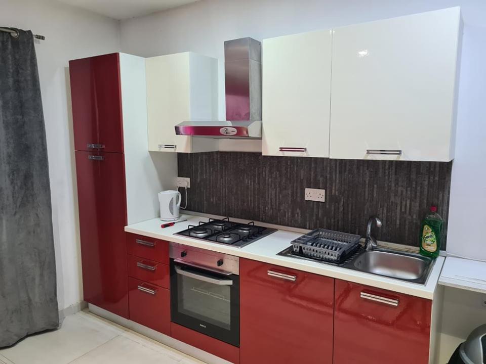 St Julians Central 2 Bedroom Apartment San Ġiljan Buitenkant foto